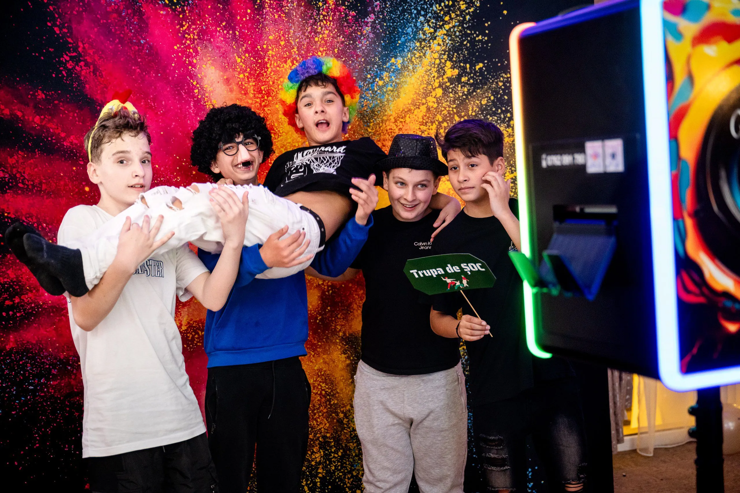 Fundal cu explozie de pudră colorată