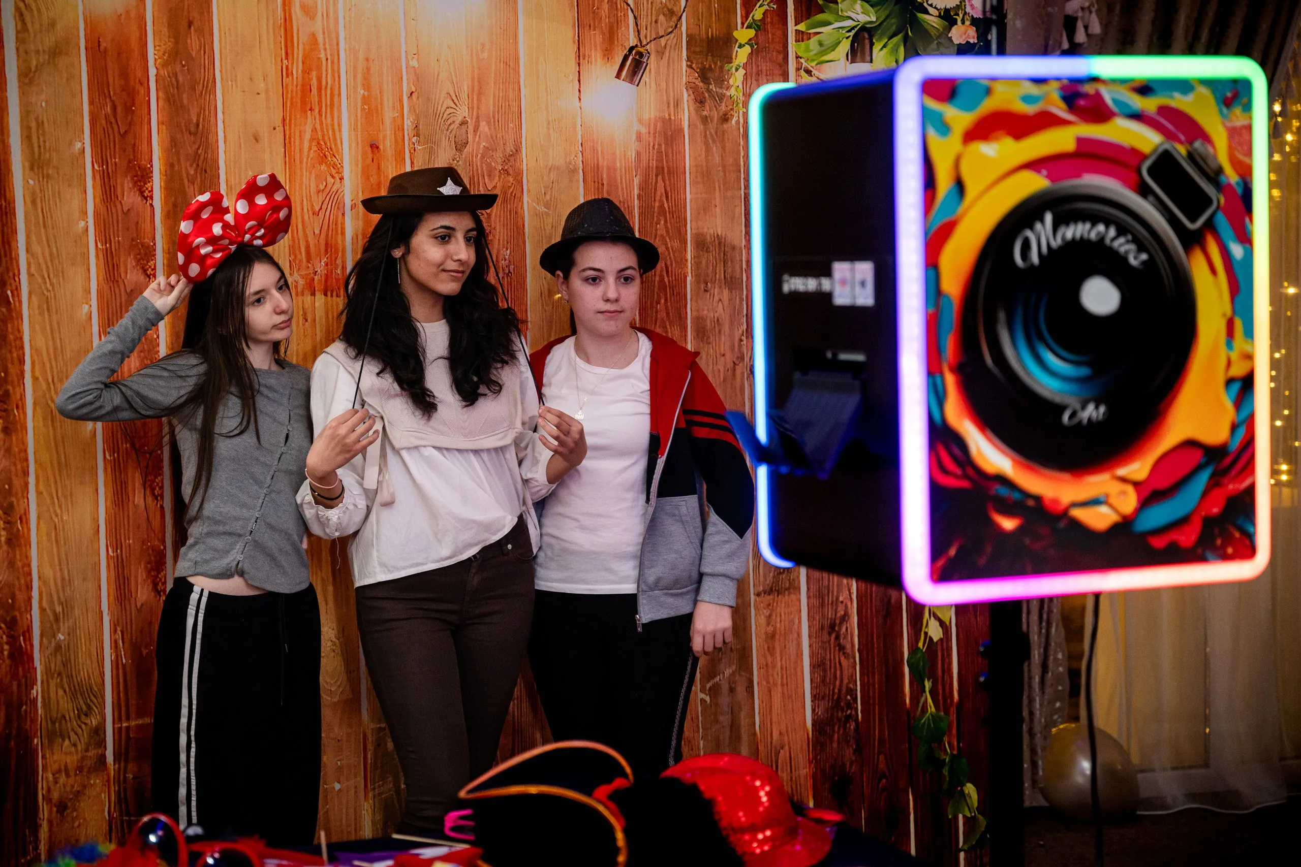 Grup cu accesorii colorate